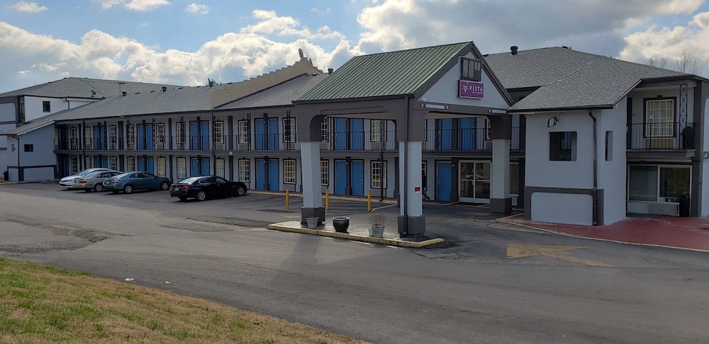 Vista Inn & Suites Airport East — hotel in Hermitage
