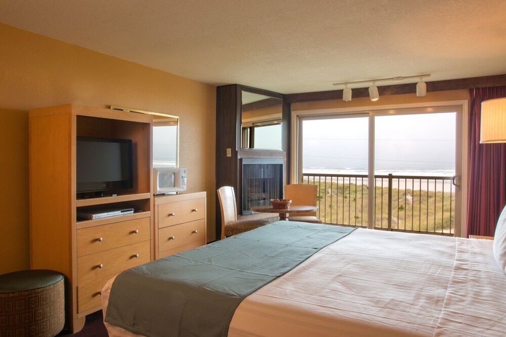 Hi Tide Oceanfront Inn - photo 20