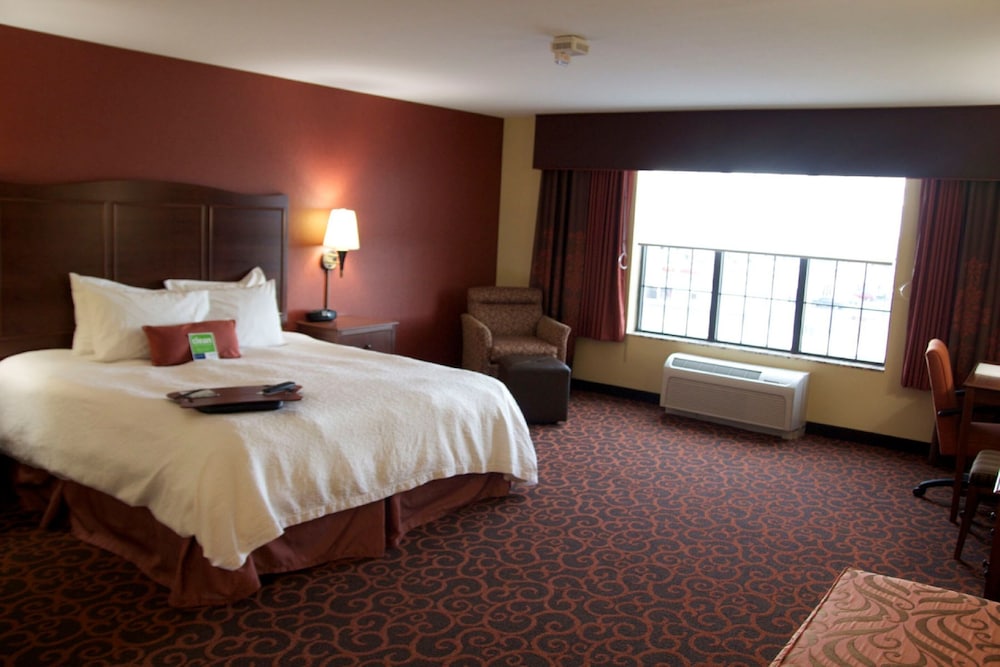 Hampton Inn & Suites Watertown - photo 26