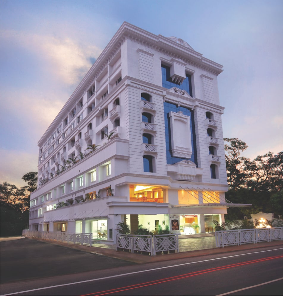 Hotel Airlink Castle in Aluva, India