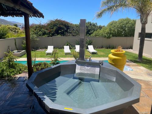 Bird's View Guest Accommodation - carbon neutral hotel in Hermanus