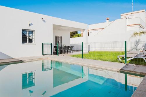 Villa Conilsur 2 — 4-Star Luxury Hotel in Conil De La Frontera, Spain