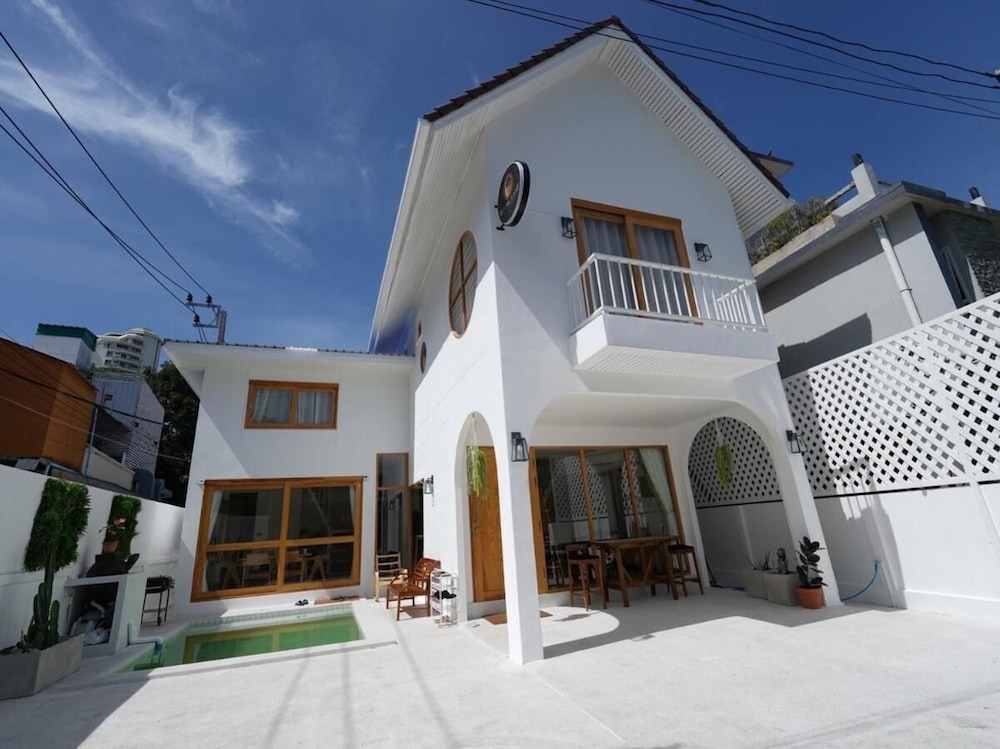 RIM HuaHin Villa By RoomQuest — 4-Star Luxury Hotel in Hua Hin, Thailand
