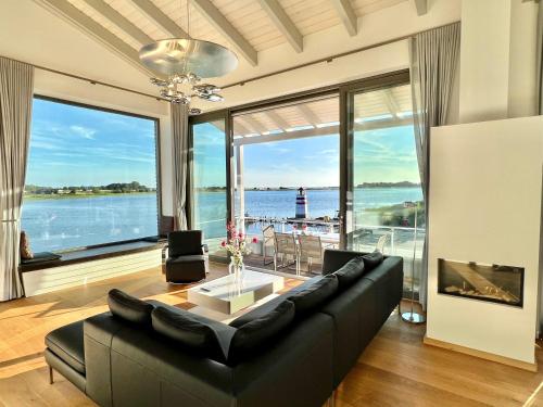 Apt Sunset Lounge in Waase Ummanz Meerblick Kamin Sauna — 4-Star Luxury Hotel in Garz, Germany