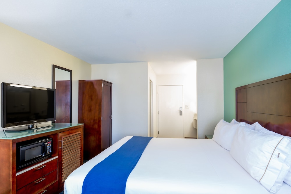 GreenTree Inn San Diego Mission Bay - photo 4
