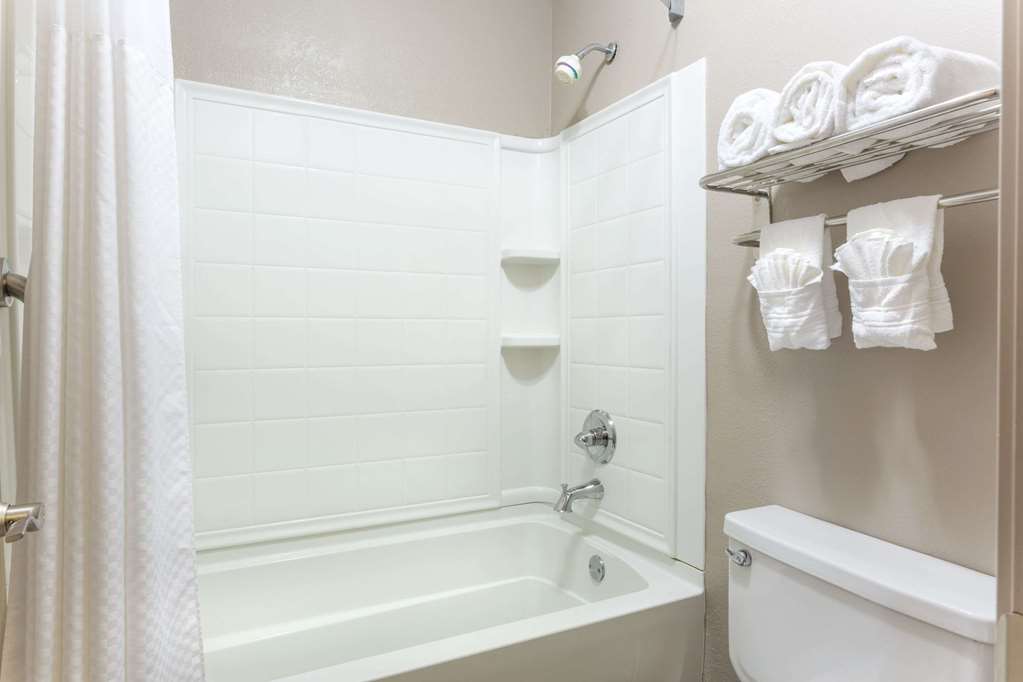 Days Inn by Wyndham Forest - photo 17