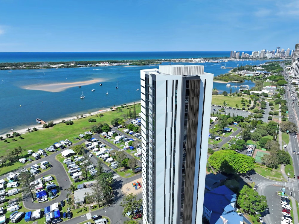 Marine Quarter Apartments by CLLIX — 4-Star Luxury Hotel in Southport, Australia