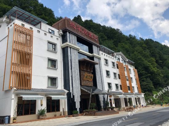Dexiju Hotel Shennongjia in Songbai, People's Republic of China