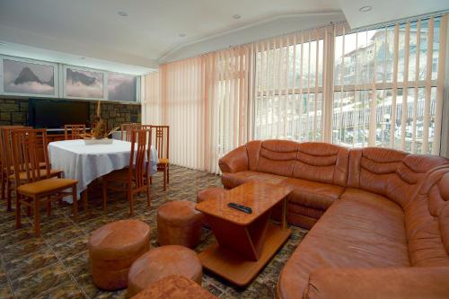 Hotel Alexandros Busteni by Genco & Restaurant Miorita in Busteni, Romania