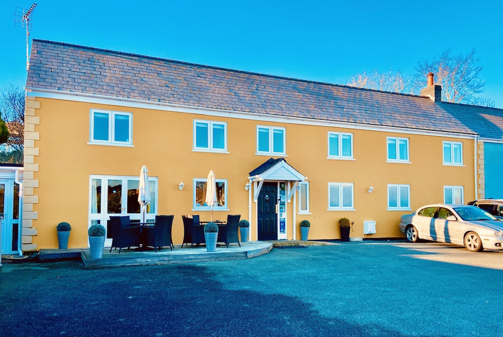 The Ferryboat — 4-Star Luxury Hotel in Goodwick, United Kingdom