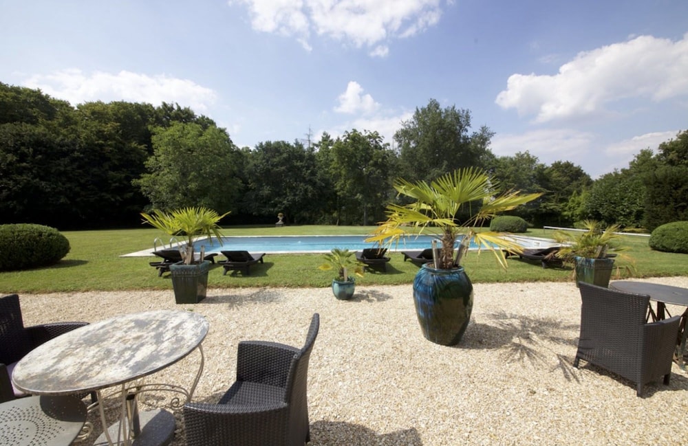 Château de Saint Georges — 4-Star Luxury Hotel in Bourges, France