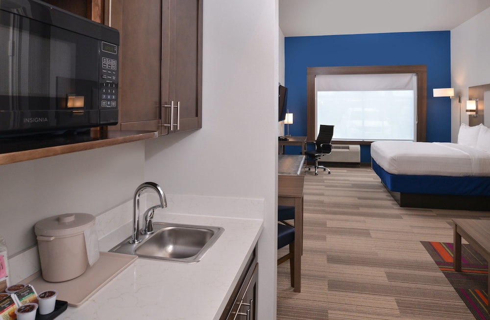 Holiday Inn Express & Suites Houston E Pasadena by IHG - photo 14