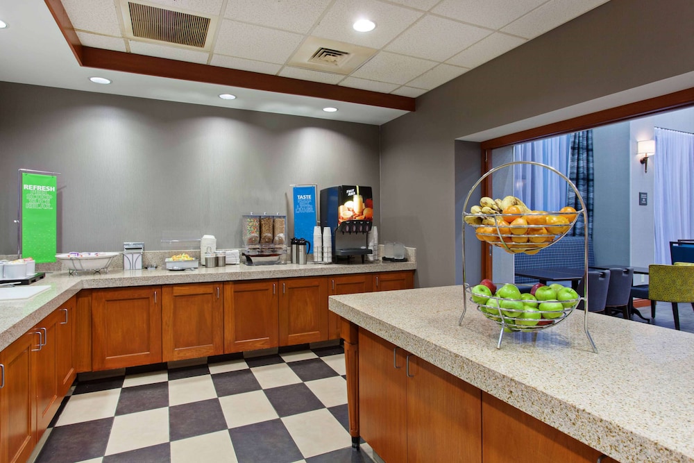 Hampton Inn & Suites Clovis Airport North - photo 20