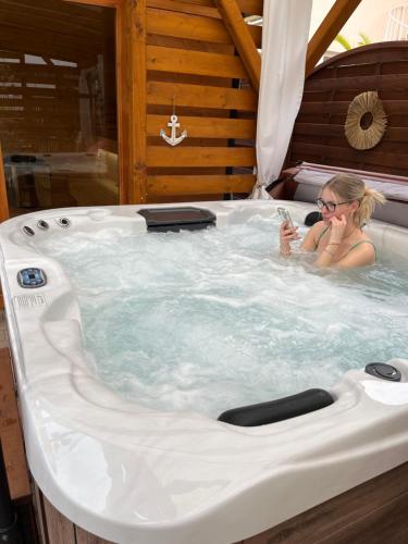 Gabi Appartementhaus mit Jakuzzi Sauna und Stand Up Paddle Board — 4-Star Luxury Hotel in Balatonlelle, Hungary