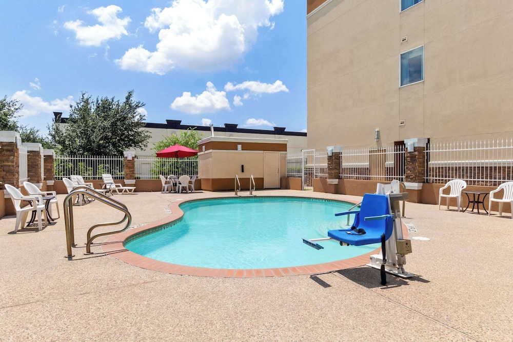 Comfort Suites at Katy Mills - photo 32