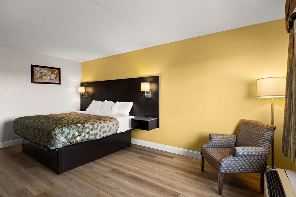 Econo Lodge White Pine Morristown I 81 & I 40 Split - photo 15