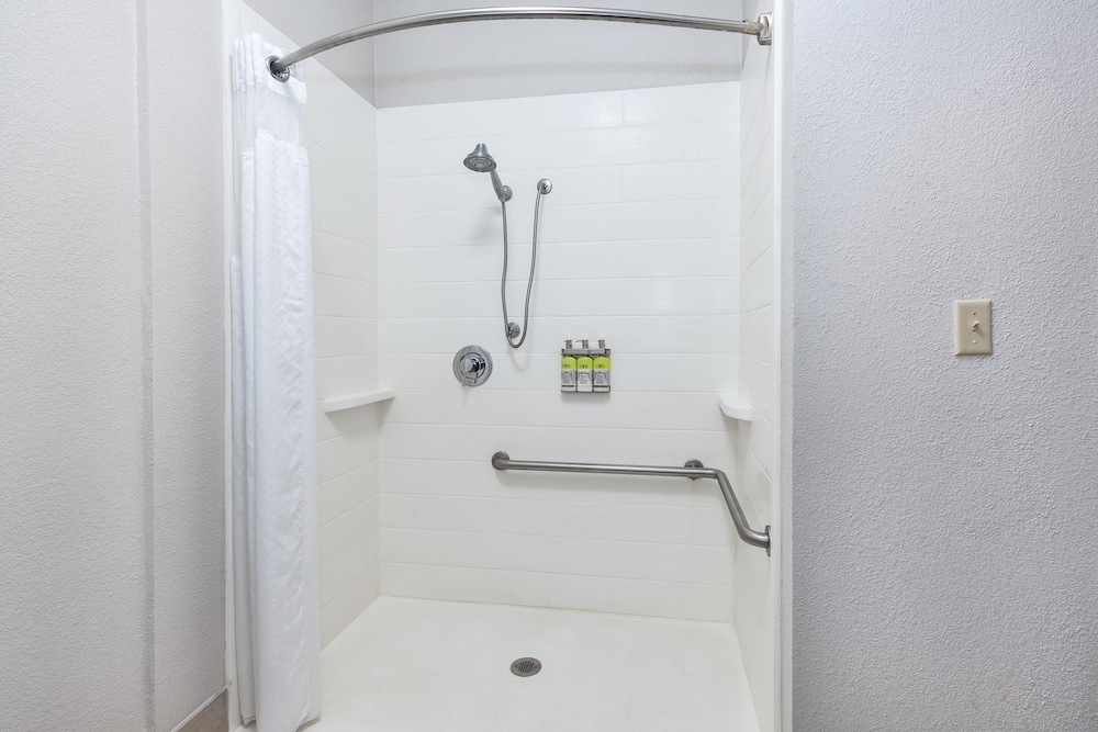 Holiday Inn Express & Suites Three Rivers by IHG - photo 14