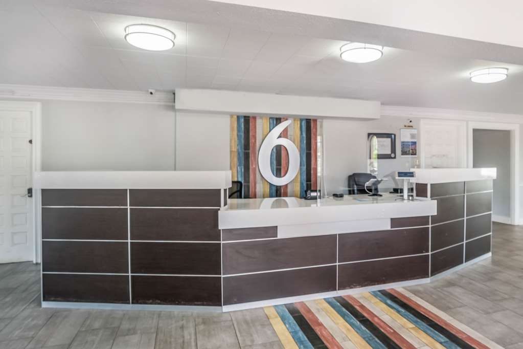 Motel 6 Dallas TX Market Center - photo 4
