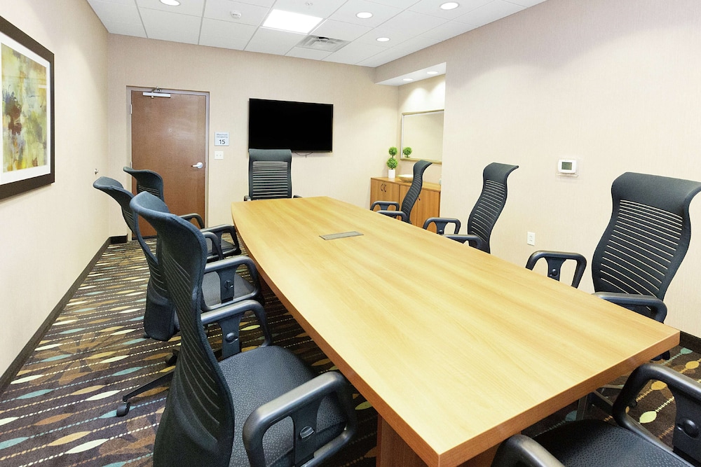 Hampton Inn Pittsburgh Bridgeville - photo 63