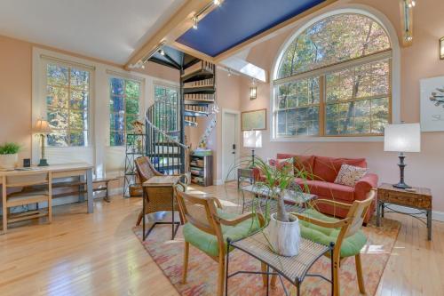 WNC French Broad RiverWalk Retreat with WiFi in Hot Springs, United States