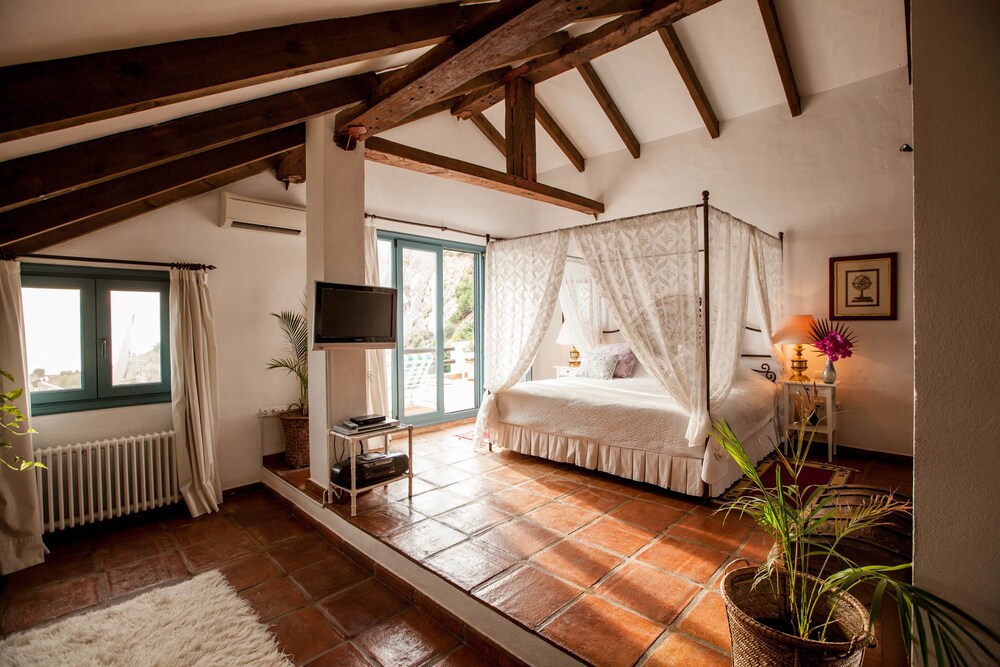 The Urban Villa — 4-Star Luxury Hotel in Ojen, Spain