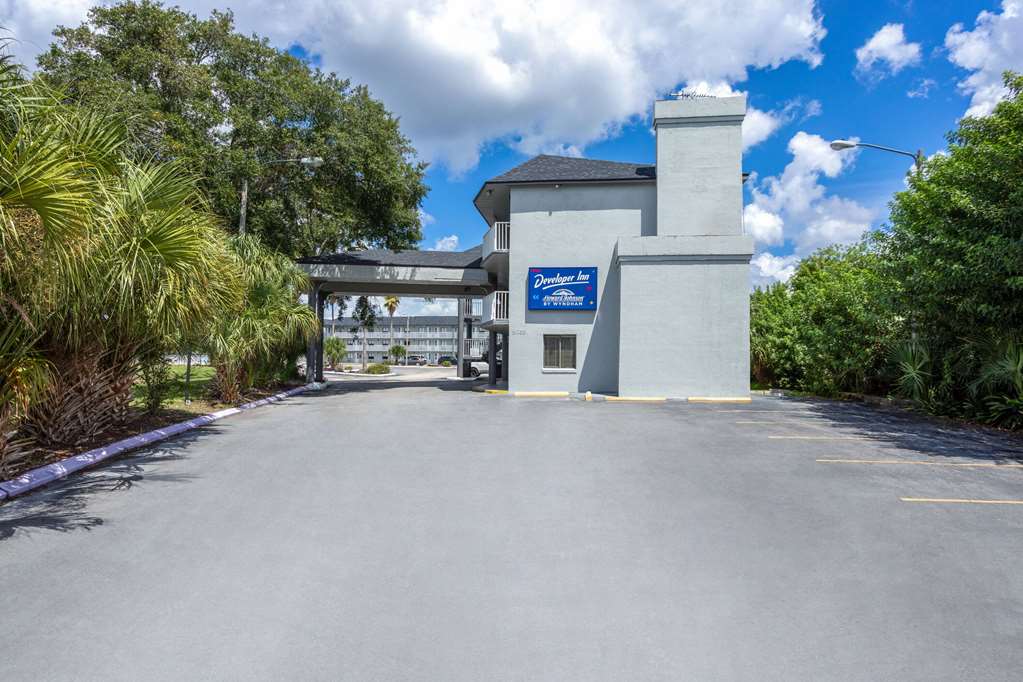 Howard Johnson by Wyndham Orlando Lake Buena Vista South - photo 4