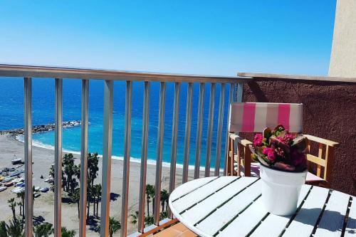 Atico estudio en 1 linea Almuñecar — 4-Star Luxury Hotel in Almunecar, Spain