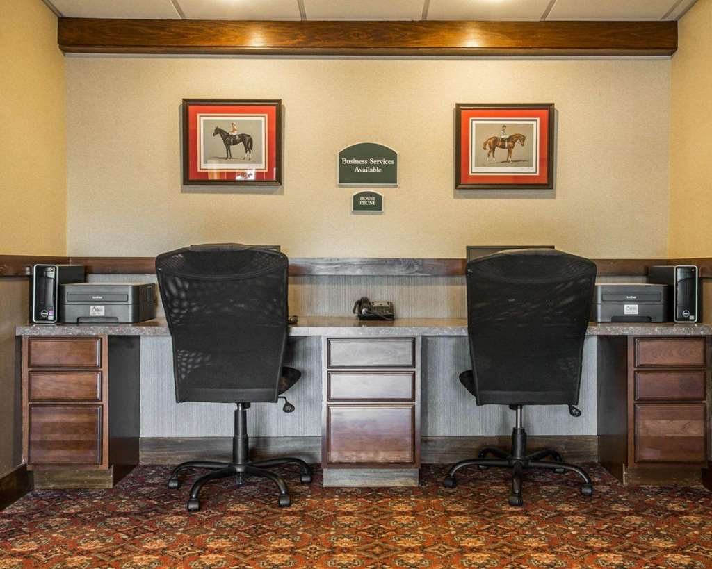 Clarion Inn & Suites at the Outlets of Lake George - photo 30
