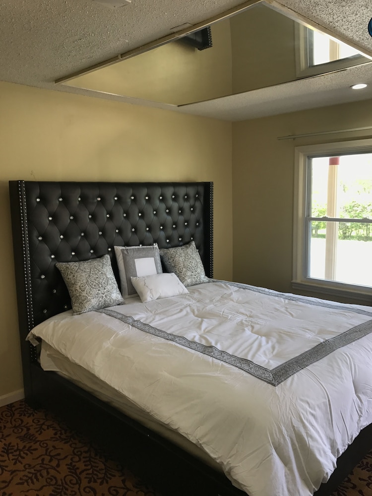 Presidential Inn & Suites - photo 22