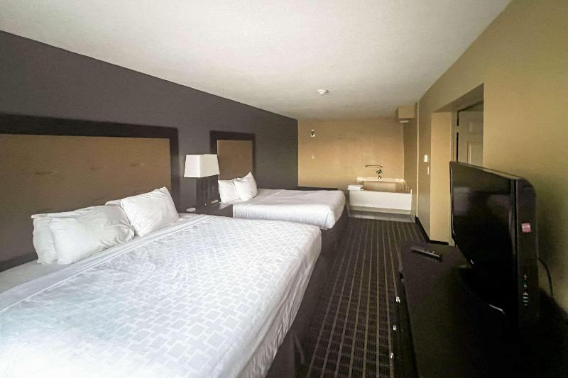 Days Inn by Wyndham Muskegon - photo 19