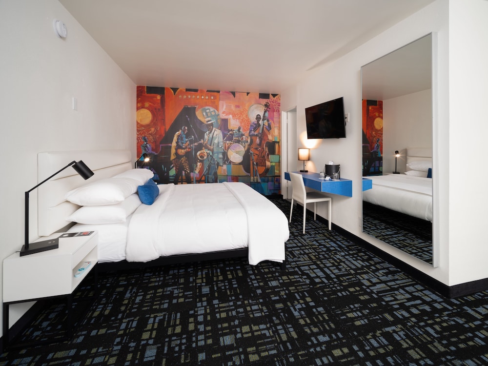 Jupiter Hotel - photo 2