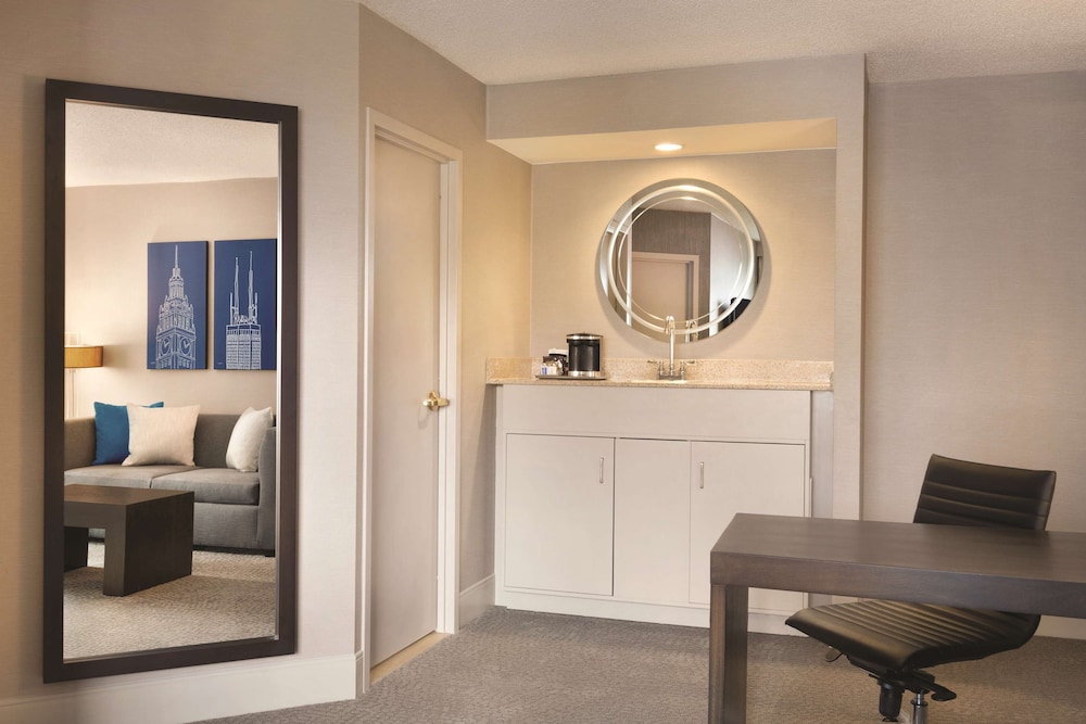 Hilton Chicago Magnificent Mile Suites - photo 28