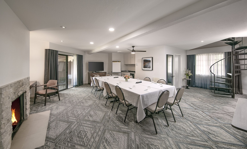 Half Moon Bay Lodge - photo 40