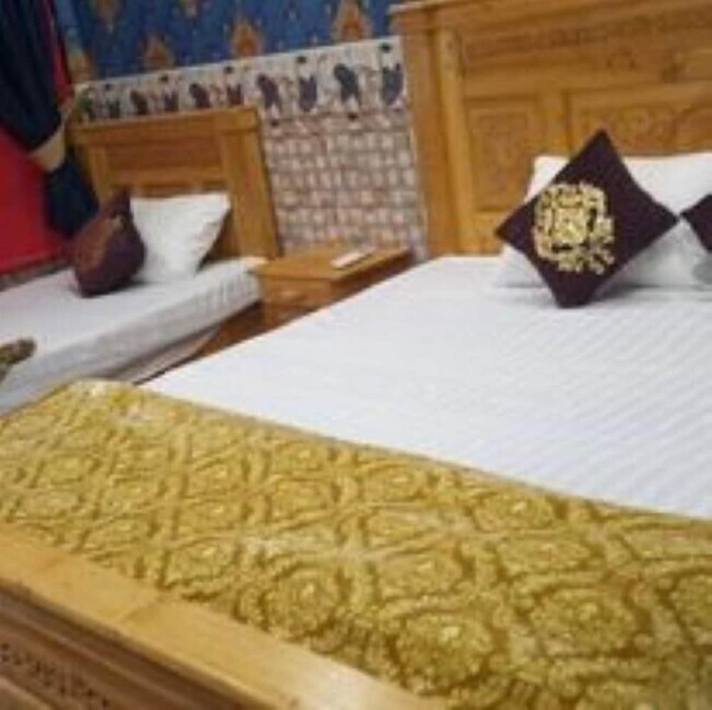 Royal Crown Hotel And Restaurant in Unknown City, Pakistan