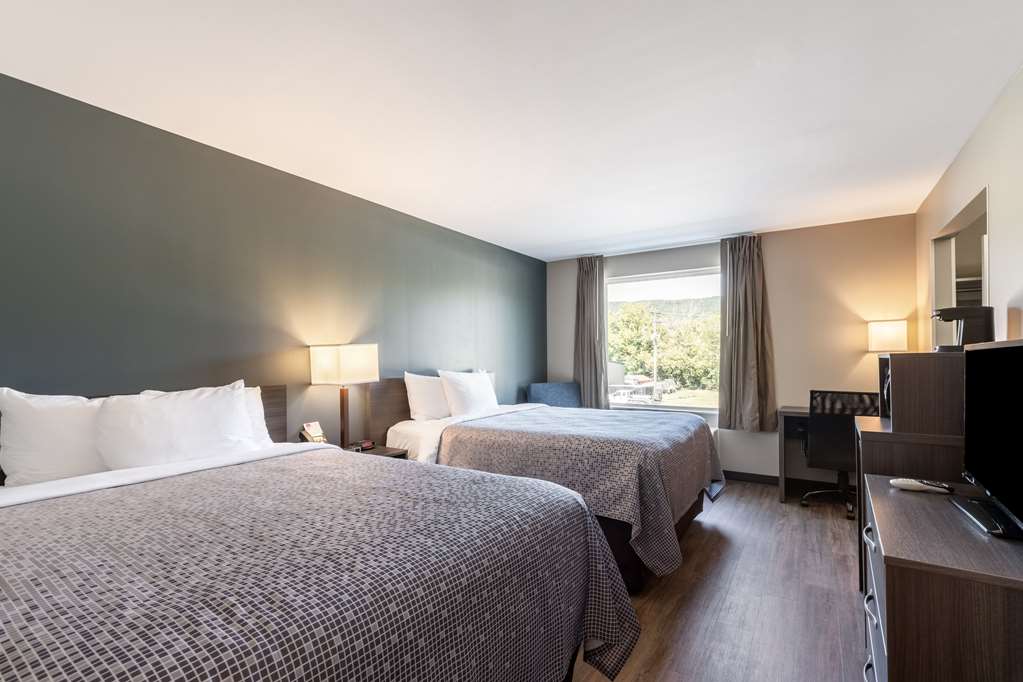 Econo Lodge Dayton North - photo 14