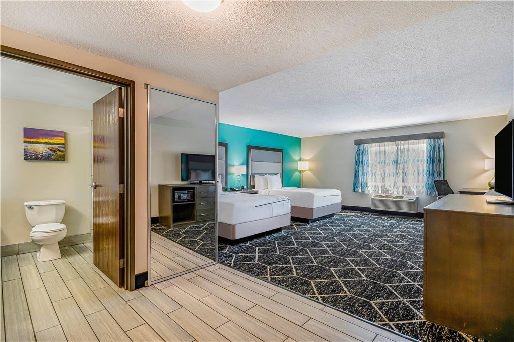 La Quinta Inn & Suites by Wyndham Batavia - photo 33