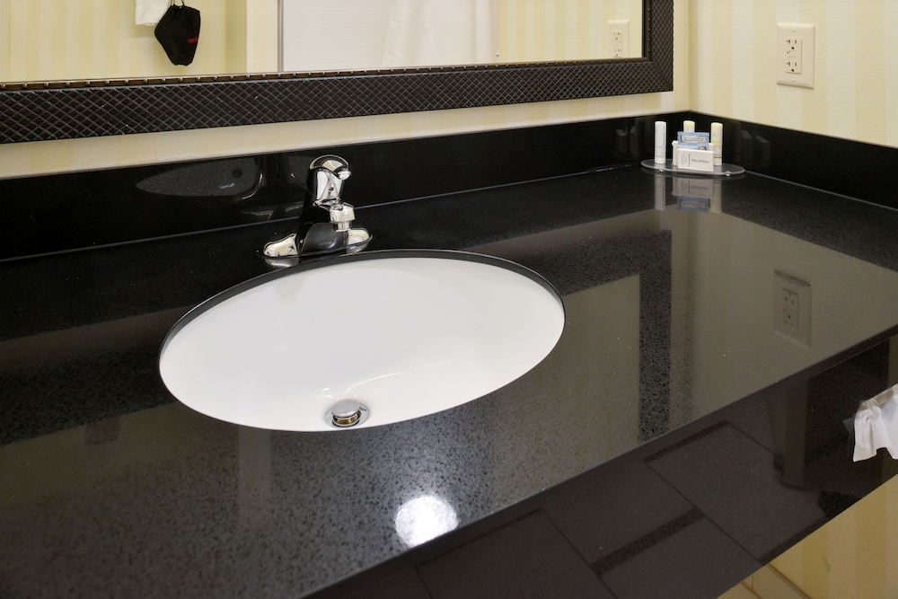 Fairfield Inn & Suites Cedar Rapids - photo 29
