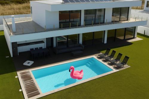 Casa Arendina Villa Retreat with Heated Pool — 4-Star Luxury Hotel in Alfeizerao, Portugal
