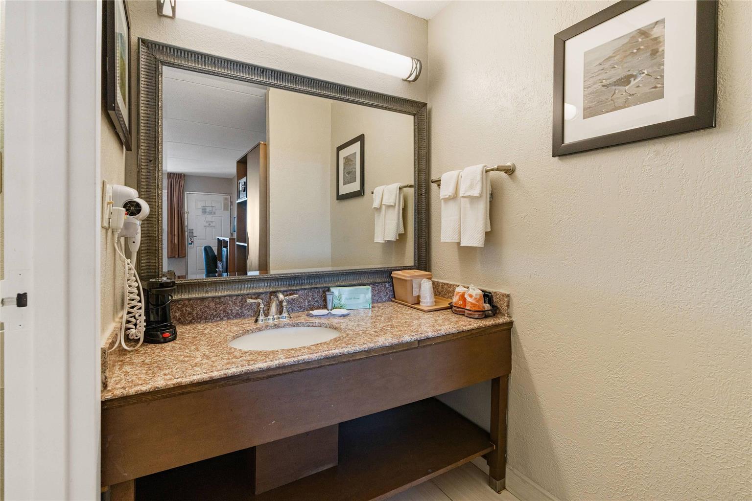 Clarion Pointe Galveston Beachfront - photo 24
