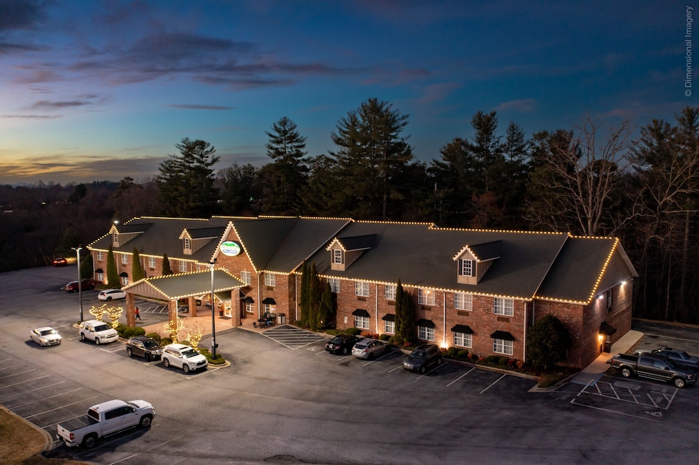 Mountain Inn & Suites - photo 20