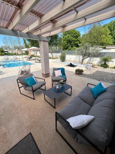 Villa Emma — 4-Star Luxury Hotel in Kastelir, Croatia