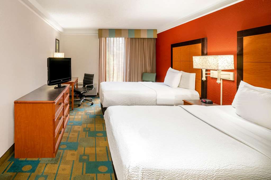 La Quinta Inn & Suites by Wyndham Nashville Airport Opryland - photo 51