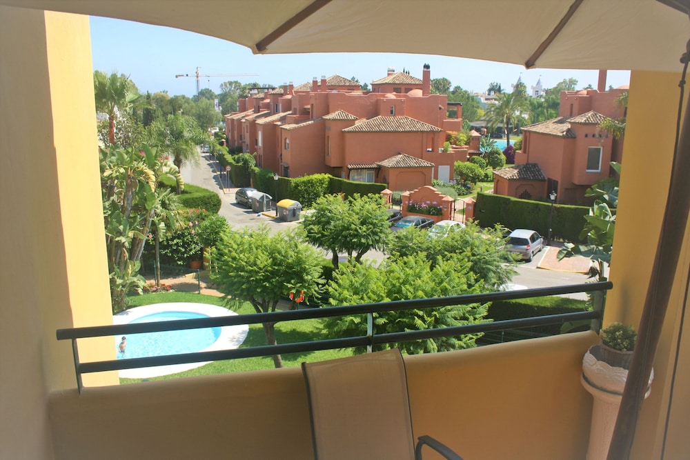 Sky Sea Holidays Puerto Banús — 4-Star Luxury Hotel in Estepona, Spain