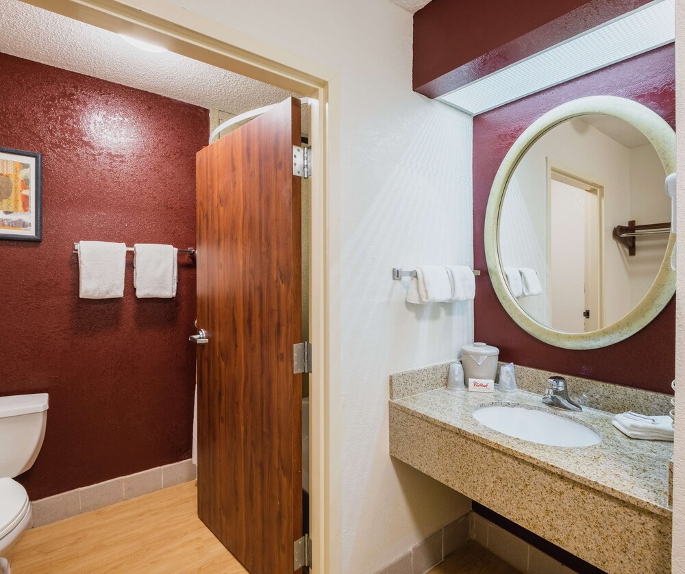 Red Roof Inn & Suites Savannah Gateway - photo 20