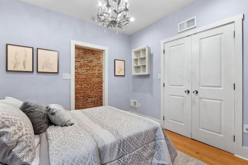 Designer 3 BR Townhome with Beautiful Backyard — 4-Star Luxury Hotel in Philadelphia, United States