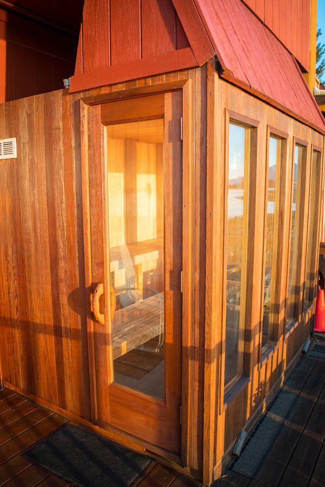 Cascade Creek Inn & Charters - photo 12