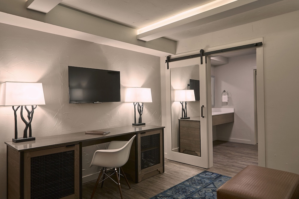 Fredericksburg Inn & Suites - photo 32