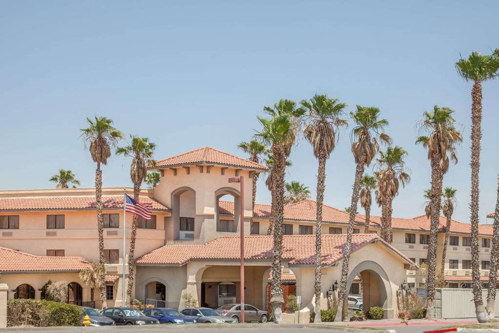 Ramada by Wyndham Barstow - featured photo