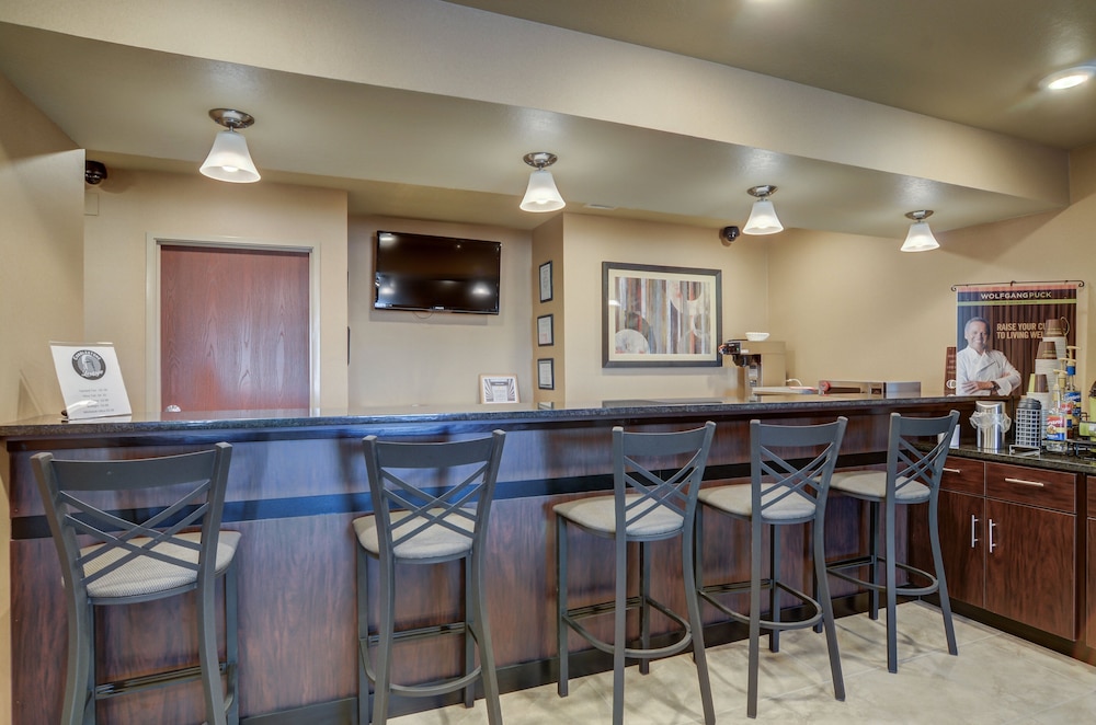 Cobblestone Inn & Suites Kersey - photo 33