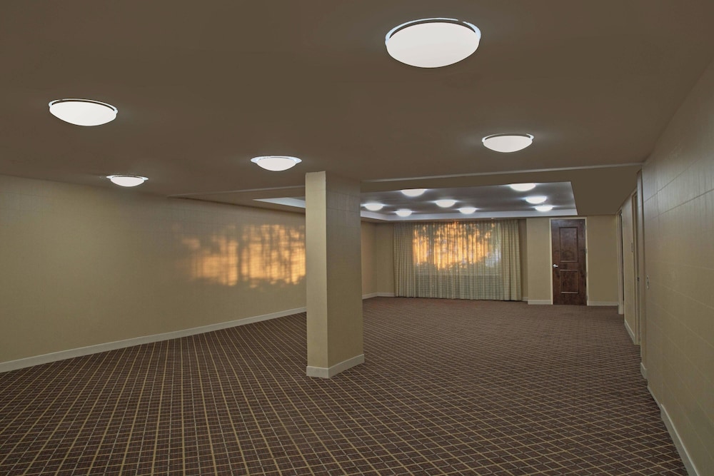 Sheraton Louisville Riverside by Marriott - photo 29